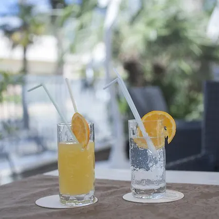 מלון Romagna ריצ'יונה